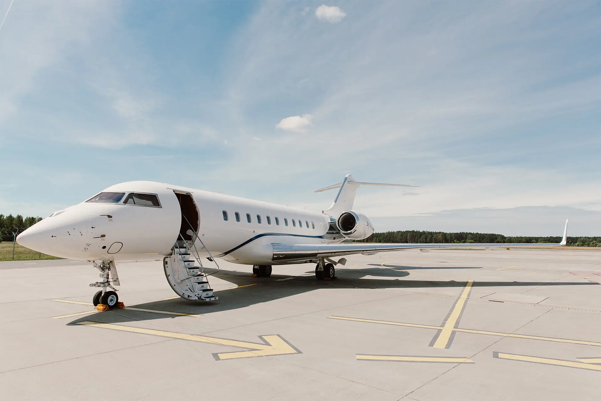 Global 5000 Ultra Long Range jet in flight